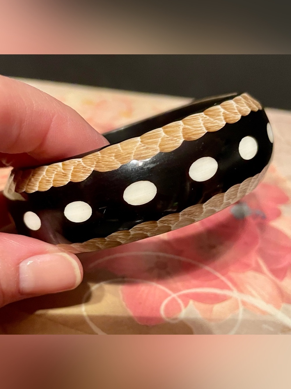 Vintage Bone Inlay Boho Bangle Bracelet
Sz 8 Hand Carved